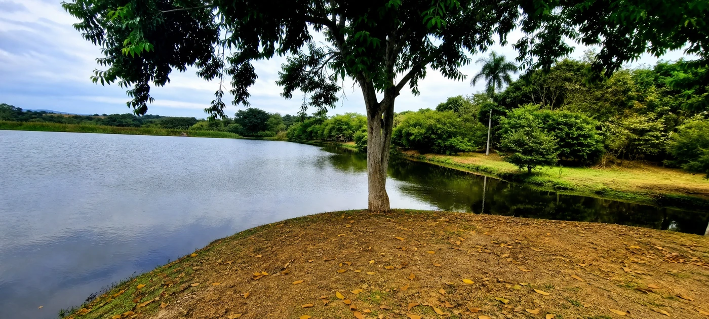 Lago natural do Condomínio Bella Vittà Caminho da Mata em Caçapava-SP