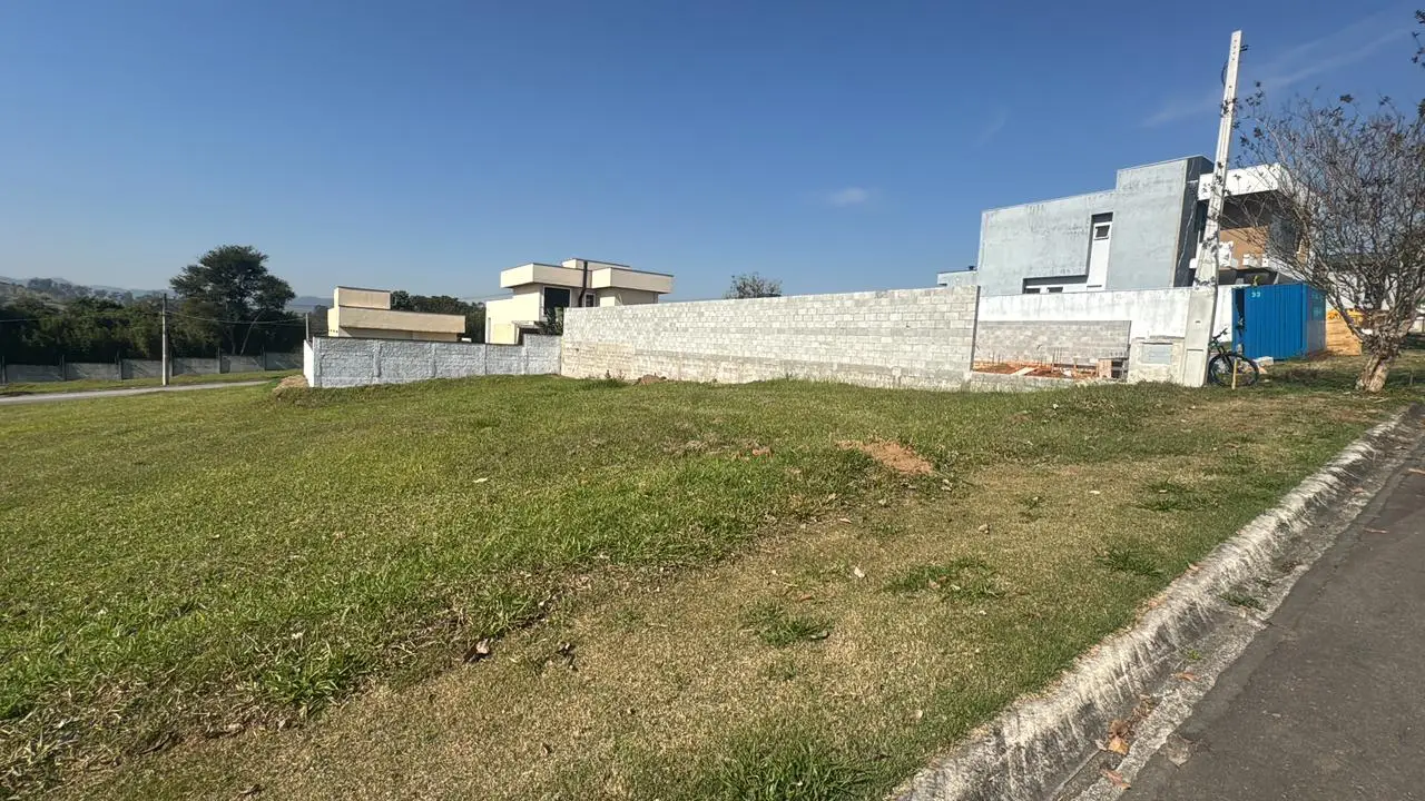 Vista frontal do terreno 360m² - Condomínio Bella Vittà, Caçapava